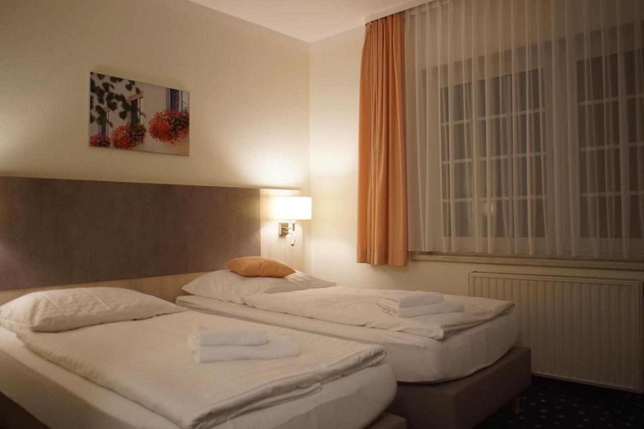 Hotel & Gasthaus Zum Eichenkranz 卢肯瓦尔德 外观 照片
